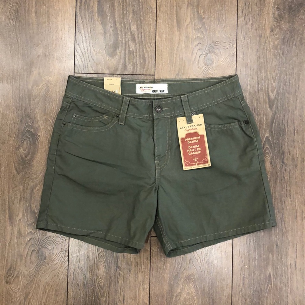 NWT Levi Strauss Green Shorts Size 10